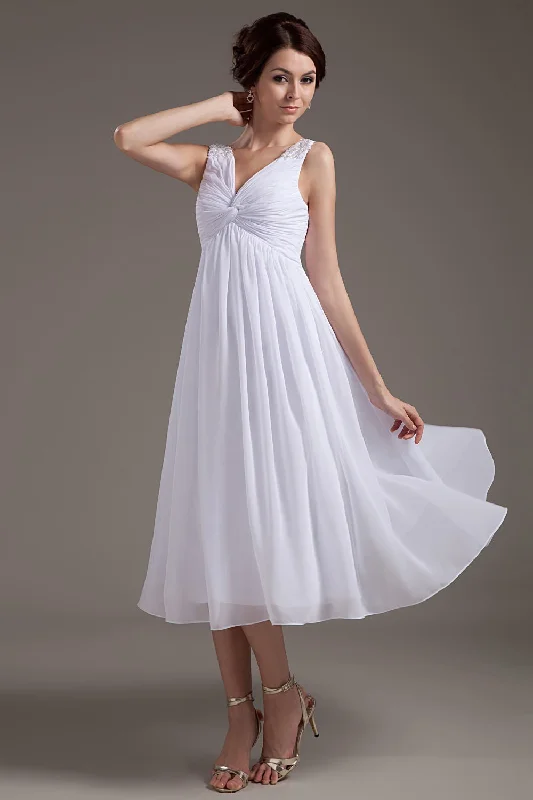 women's curve-hugging dressesWhite Chiffon V-neck Open Back Beach Wedding Dresses W8